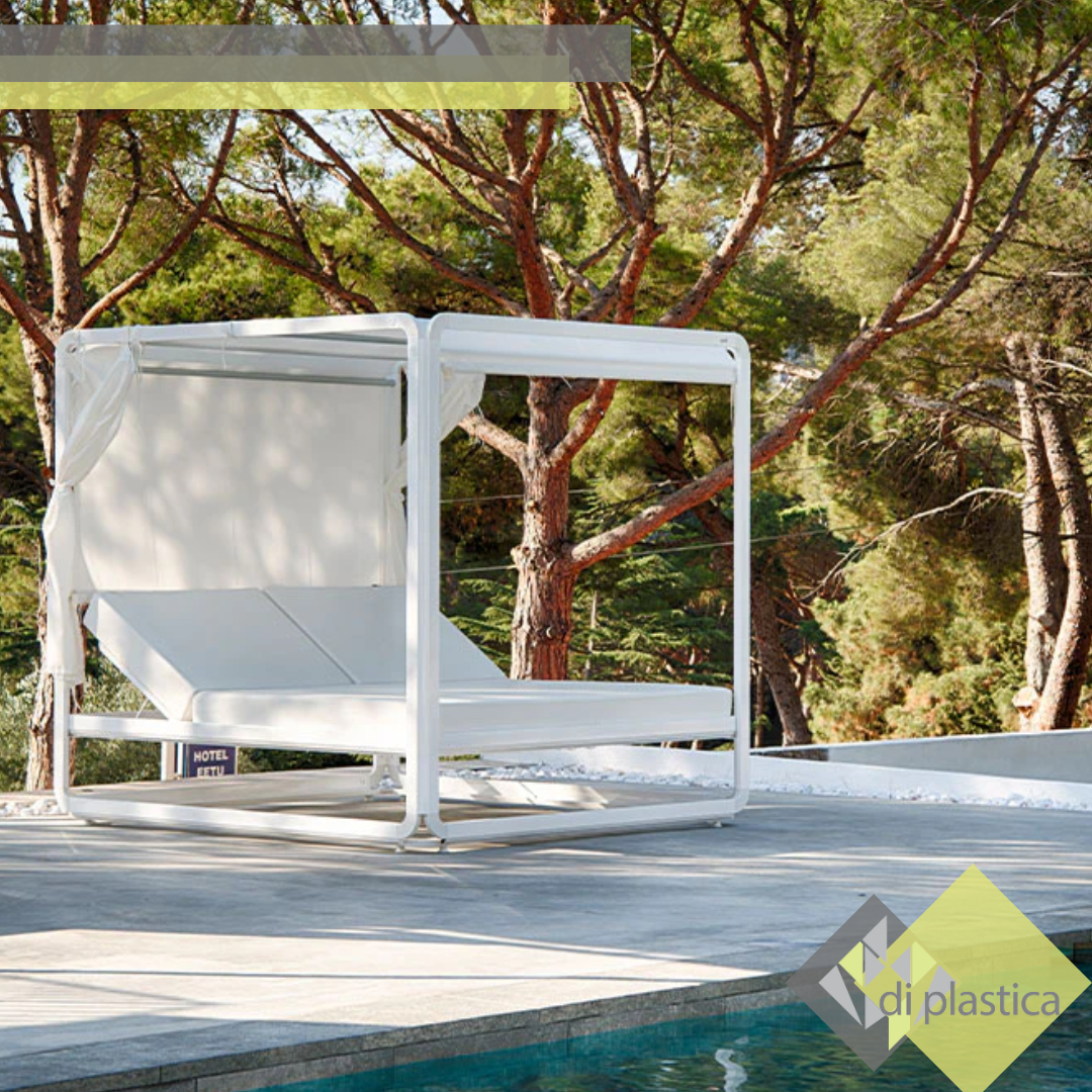 Camas Balinesas: Descanso fresco y cómodo frente a la piscina
